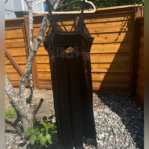 Torrid velvet dress- Black - Picture 5 of 9